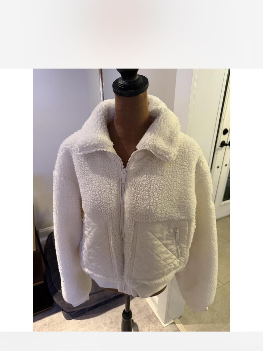 ALO Yoga Edge White Cropped Sherpa Jacket Zip up fleece w quilted pockets M - Picture 3 of 7